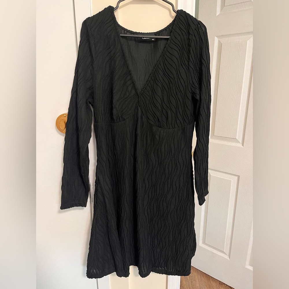 Cider Elegant Black V-Neck Tunic